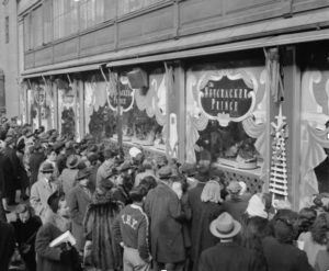 A line to see the unveiling of a Macy's window in 1939.